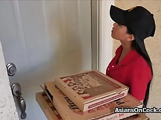 Japanese babe produces pizza with the addition of gets earn a trine